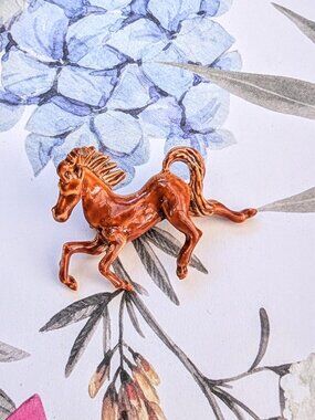 1940's Brown Enamel Cluster/Collar Brooch